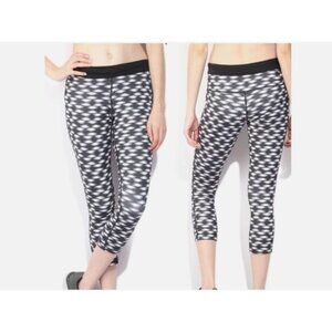 Nike Dri-Fit Womens Cropped Leggings Black & White Abstract Print Size M